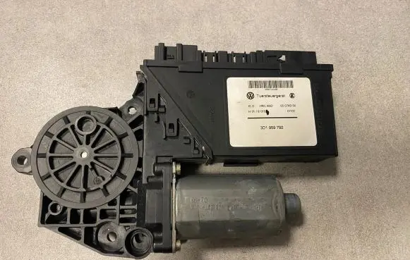 Mercedes-Benz G W461 W463 1st Gen Front door window regulator motor 3D1959792