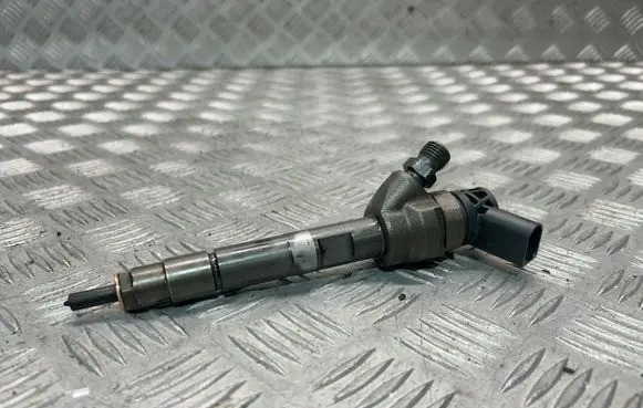BMW 3 F30 F35 F31 Fuel injector 7810702 0445110617