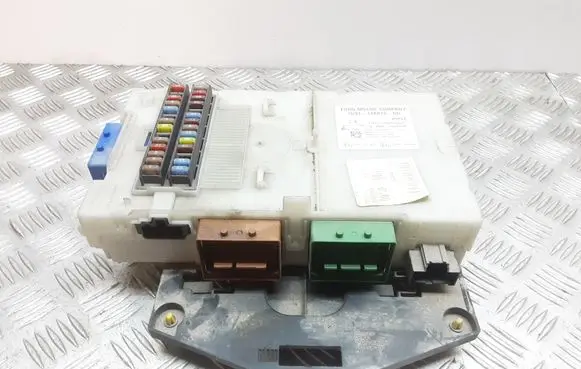 Ford Mondeo MK IV Fuse module 7G9T14A073DD