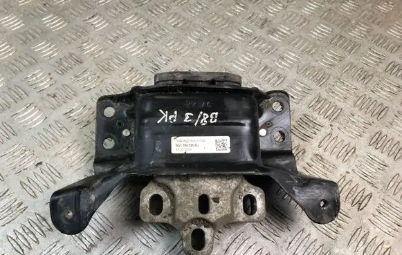 Volkswagen PASSAT B8 Engine mount bracket 5Q0199555BJ