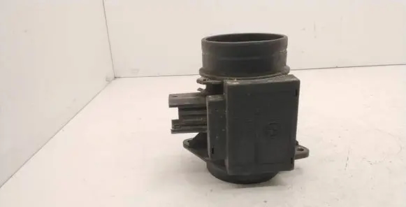 BMW 5 E39 Mass air flow meter 72218400 2246084