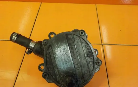 BMW X5 E53 Vacuum pump 7525075