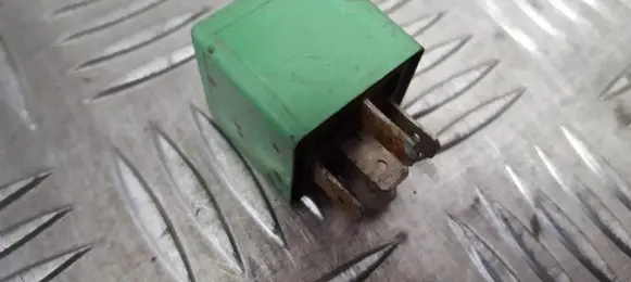 Ford Escort Other relay 83bg13a025ca v23134-e8-x39
