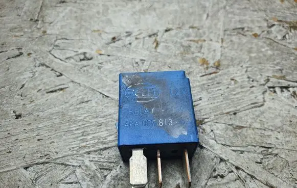Nissan Qashqai Other relay 4RA00781303