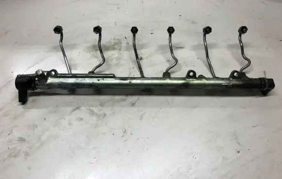 BMW 5 E60 E61 Fuel main line pipe 7795514 0445216015