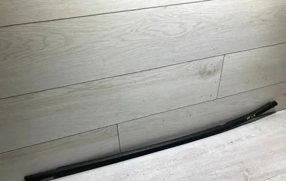 Opel Crossland X Front door glass trim molding 39124057