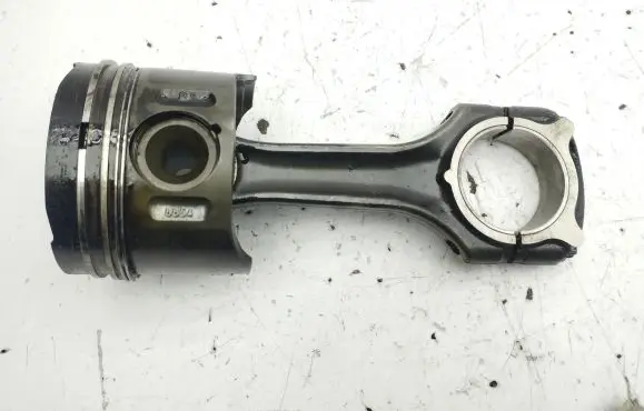 Chrysler PT Cruiser Piston with connecting rod