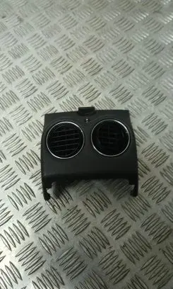 Peugeot 308 Rear air vent grill 305042