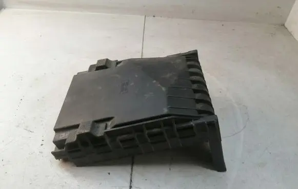 Volkswagen Golf V Fuse box cover 1K0937132F 1K0937132 014189871