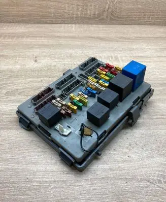 Citroen C5 Fuse module 6025100400 01422