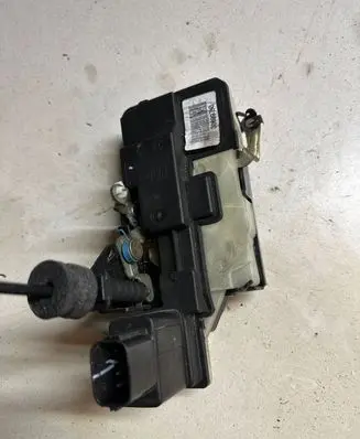 Volvo XC90 Front door lock 30699780