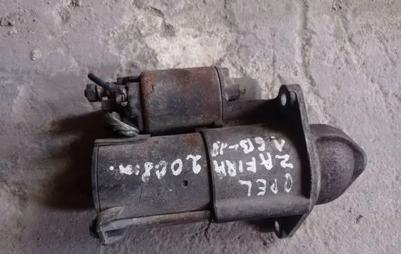 Opel Zafira B Starter motor