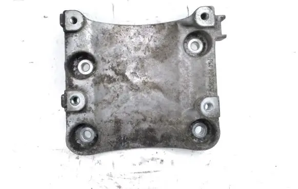 Honda CR-V A/C compressor mount bracket 