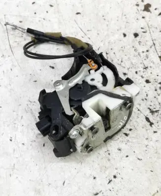 Mitsubishi Outlander Front door lock