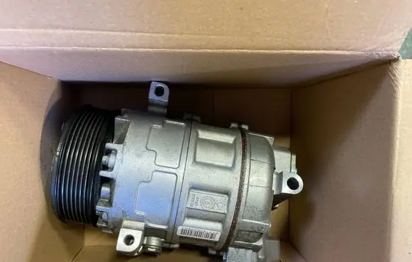 Renault Master III Air conditioning (A/C) compressor (pump) 8200848916b