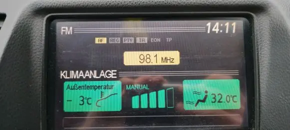 Nissan Primera Screen/display/small screen 28090AV620
