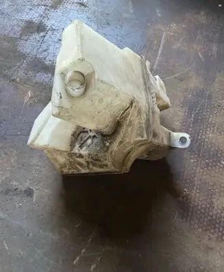 Volvo XC90 Windshield washer fluid reservoir/tank 8659490