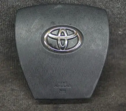 Toyota Prius c Steering wheel airbag