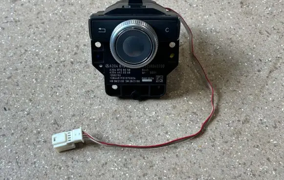 Multifunctional control switch/knob