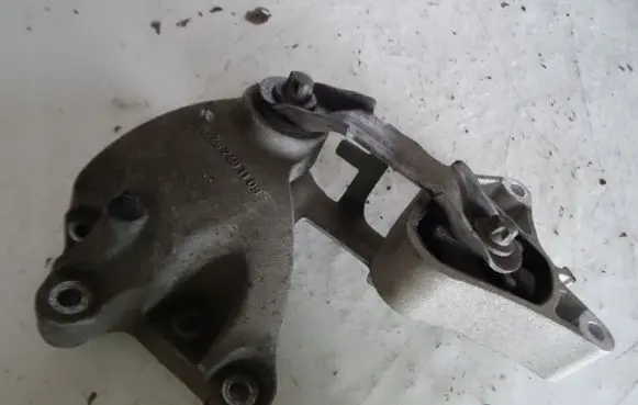 Mercedes-Benz A W176 Engine mount bracket A2462401109