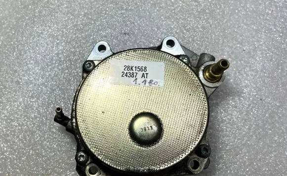 Opel Astra J Vacuum pump 55205446 55488984