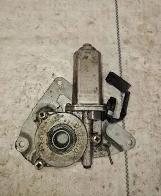 Nissan Patrol Y60 Rear door window regulator with motor