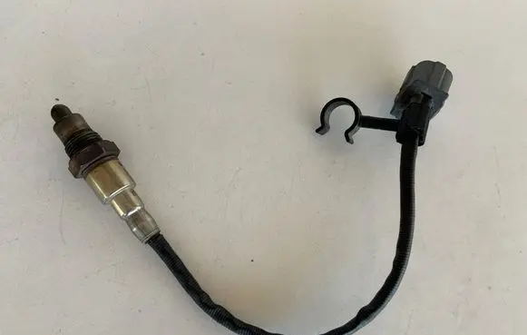 Mercedes-Benz CLA C117 X117 W117 Lambda probe sensor A0075426318 0075426318