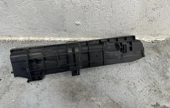 BMW 3 E90 E91 Radiator mount bracket 7524912 17107524912
