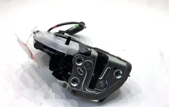 Toyota Camry VIII XV70 Rear door lock