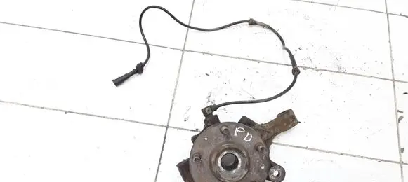 Land Rover Freelander Front wheel hub spindle knuckle