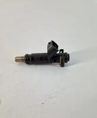 Audi A4 S4 B6 8E 8H Fuel injector 06B133551T