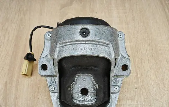 Audi Q5 SQ5 8R Engine mount bracket 8R0199381Q
