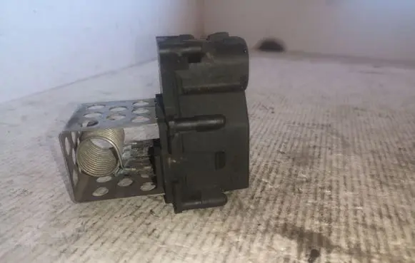 Coolant fan relay