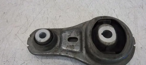Opel Vivaro Engine mount vacuum valve 8200675206