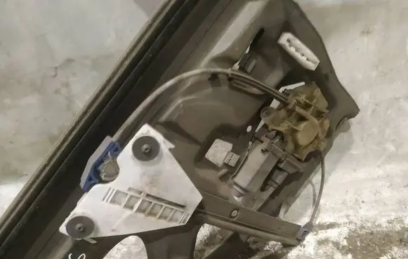 Audi A3 S3 8L Rear door window regulator motor