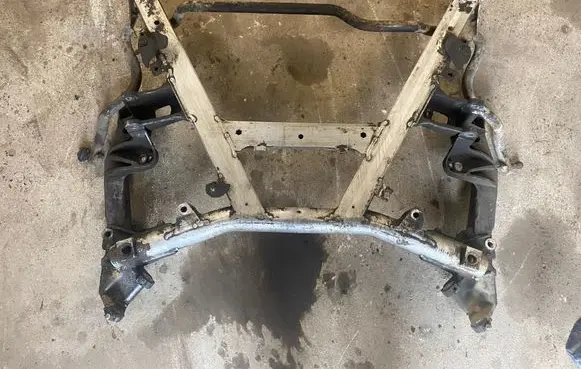 BMW 5 E39 Front subframe 1092867