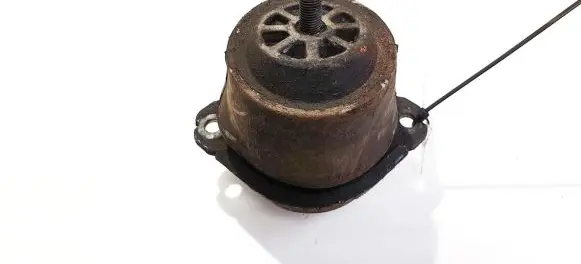 Volkswagen Touareg I Engine mount bracket 7l6199131c 7l6.199.131c