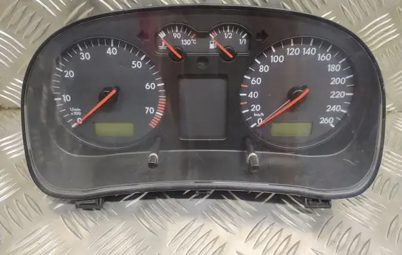 Volkswagen Golf IV Speedometer (instrument cluster) 88311282