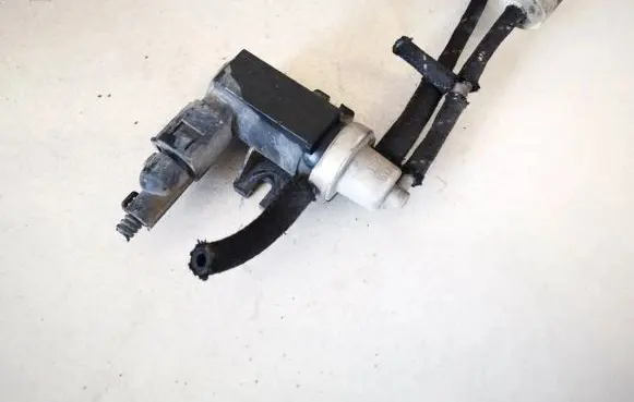 Volkswagen Golf IV Turbo solenoid valve 1j0906627a