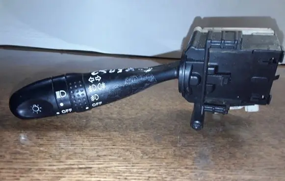 Toyota Corolla Verso E121 Indicator stalk 13020173753
