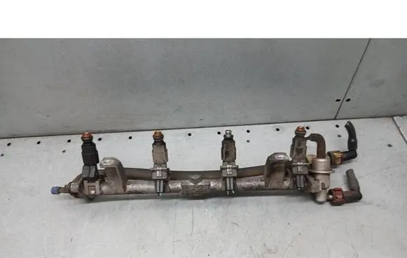 Ford Focus Fuel injector supply line/pipe 