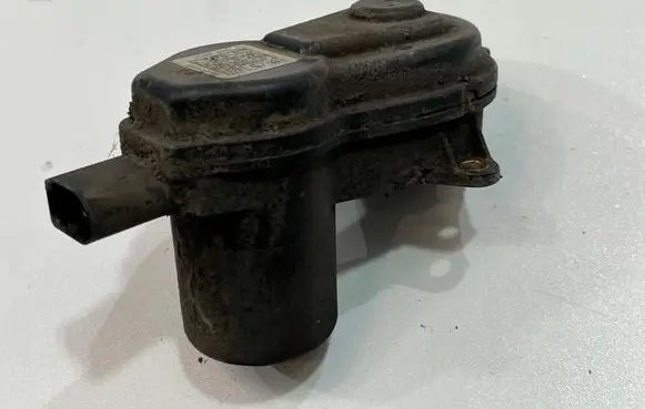 Audi A8 S8 D2 4D Hand brake/parking brake motor 32337647A | 68475634065315,323