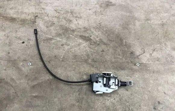 Land Rover Discovery 3 - LR3 Tailgate lock latch LR017470