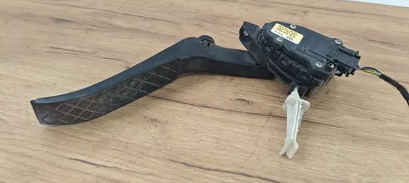 Volkswagen Touareg I Accelerator throttle pedal 6PV00802624