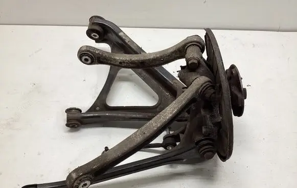 Rear wheel hub spindle/knuckle