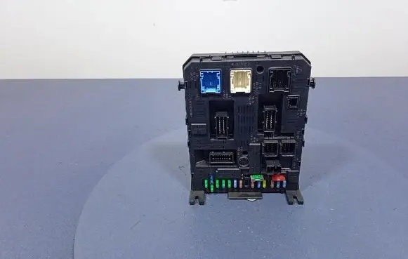 Peugeot Partner Fuse box set 981218948001