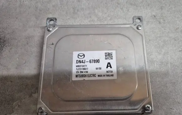 Mazda CX-30 Voltage converter/converter module DN4J67890