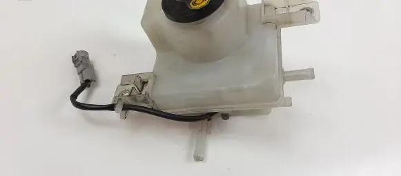Brake fluid reservoir