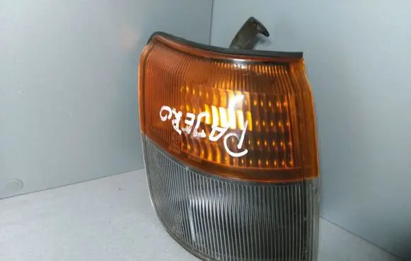 Mitsubishi Pajero Front indicator light 21037746