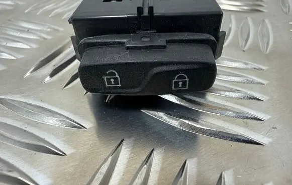 Volvo V70 Central locking switch button 31272014 09W435